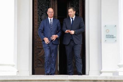 Pressekonferenz bei der deutsch-franz?sischen Klausur der Finanzminister-stock-foto