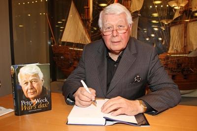 Peter Weck praesentiert seine Autobiographie War s das? - Kleinmachnow Peter Weck stellt seine Autobiographie War s das-stock-foto