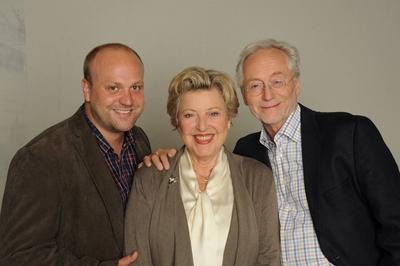 Familie Beimer Moritz A. Sachs, l-r, Marie Luise Marjan und Joachim Luger posieren am 01.09.2015 in K?ln bei dem Fotote-stock-foto