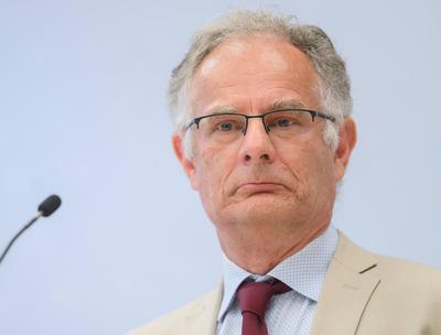 20250716  PK des Finanzministers zu Finanz Online als Arbeitnehmerveranlagung-stock-foto