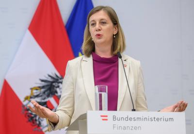 20250716  PK des Finanzministers zu Finanz Online als Arbeitnehmerveranlagung-stock-foto