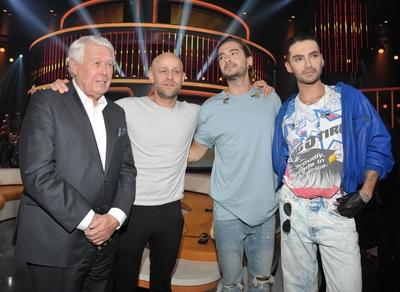 Peter Weck, Juergen Vogel, Bill Kaulitz, Tom Kaulitz Phtotermin Klein gegen Gross, zum 25 mal das unglaubliche Duell im-stock-foto