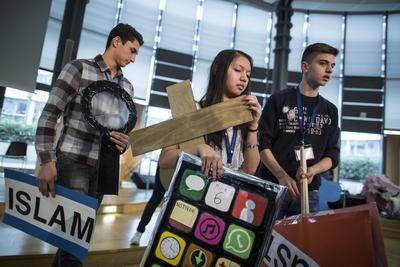 Markt der M?glichkeiten Trialog der Kulturen Schulwettbewerb 2014 15 Landratsamt Bad Homburg Bild-stock-foto