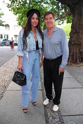 Jack White mit Ehefrau Rafaella White beim Casa Bellucci Summer Terrace Grand Opening am Kurf?rstendamm in Berlin am 16.-stock-foto
