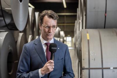 NRW-Ministerpr?sident Hendrik W?st besucht Niedax Group.-stock-foto