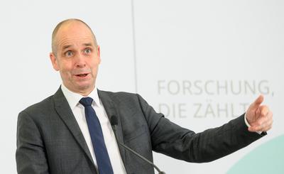 20250717 PK des IHS - Mittelfristige Konjunkturprognose 2025 bis 2029-stock-foto