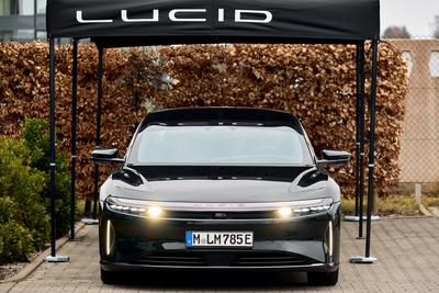 Neus??, Bavaria, Germany - March 15, 2025: Open day with test drive at 1KOMMA5° (1KOMMA5 GRAD) Augsburg with Lucid Moto-stock-foto