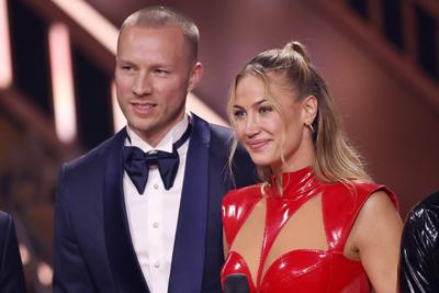 S?ngerin Lulu Lewe mit ihrem Ehemann Basti Scheibe in der neunten Live-Show bei der 17. Staffel der RTL-Tanzshow Let s D-stock-foto
