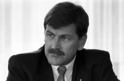 Bildnummer: 52333000  Datum: 15.09.1988  Copyright: imago/bonn-sequenzUdo Voigt (Deutschland/Vorstand NPD) anl?sslich einer Pressekonferenz der NPD in Bonn, Personen; 1988, sw, Bonn, Pressetermin , Politiker,; , quer, Kbneg, Portr?t, Parteien, Politik, Randbild, People-stock-foto