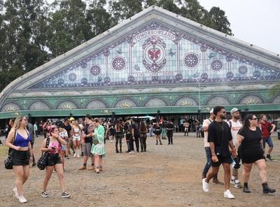 RECORD DATE NOT STATED Tomorrowland Brazil 2024 ITU (SP), 10/11/2024 FESTIVAL/ MUSIC/ TOMORROWLAND/SP Public movement du-stock-foto