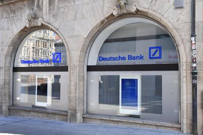 Geschlossenen Filiale der Deutschen Bank auf dem Marienplatz in Muenchen,Deutsche Bank, *** Closed branch of the Deutsc-stock-foto