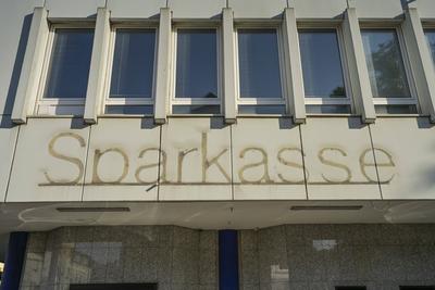 Geschlossene Sparkasse, V?lklingen, Saarland, Deutschland-stock-foto