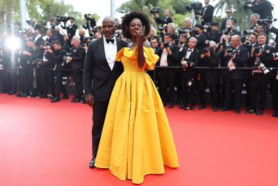 75eme Festival International du Film de Cannes. Mont?e des marches du film d ouverture ?Top Gun: Maverick?. 75th Intern-stock-photo