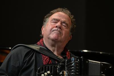 2025 - Konzertz des Upper Austrian Jazz Orchestra" mit dem Solisten Richard Galliano, am 18.07.2025.-stock-foto