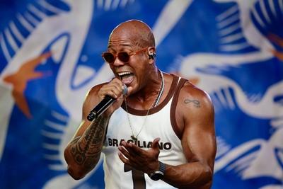 Caique vidal & batuque perform live at summer for the city brazil week in new york.-stock-foto