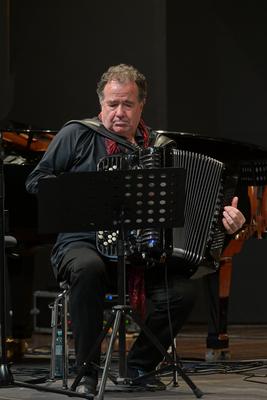 2025 - Konzertz des Upper Austrian Jazz Orchestra" mit dem Solisten Richard Galliano, am 18.07.2025.-stock-foto