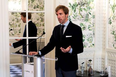 Azerbaijan's sovereign wealth fund buys 49% of Enfinity Global in Italy-stock-foto