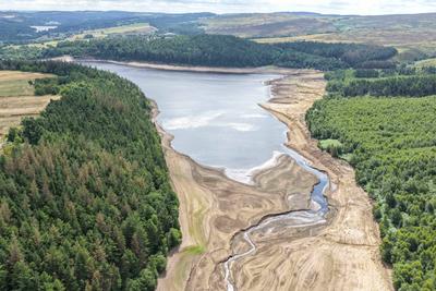 United Kingdom reservoir levels drop as the summer drought continues-stock-foto