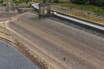 United Kingdom reservoir levels drop as the summer drought continues-stock-foto