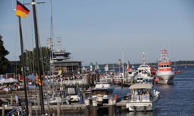 Reisen, Tourismus, urlaub, Ferien, Ostsee, Travemuende, Travemuender Woche, Segeln, Party Eroeffnung der 136. Travemuend-stock-photo