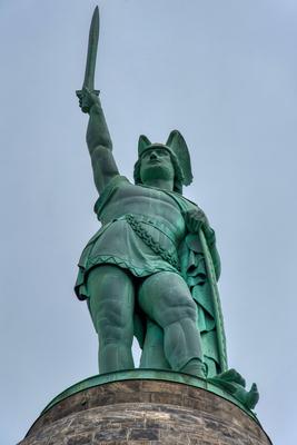 Hermannsdenkmal im Teutoburger Wald *** Hermann s Monument at Teutoburger Forest 1044005869-stock-foto