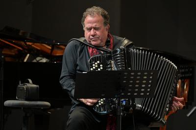 2025 - Konzertz des Upper Austrian Jazz Orchestra" mit dem Solisten Richard Galliano, am 18.07.2025.-stock-foto