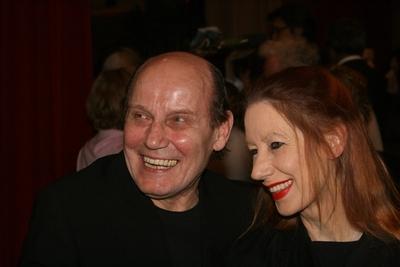 8/ Kino: J?rgen Schornagel (Sven Darow) Mit Gattin Elisabeth, im Berliner Cinemaxx, 2030 - Aufstand der Alten , Film, Do-stock-foto