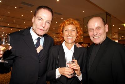 FILMPREMIERE BALTIC STORM 13.10.2003 Dieter Laser, Frau Ingeborg und Juergen Schornagel. Filmpremiere - Baltic Storm - i-stock-foto
