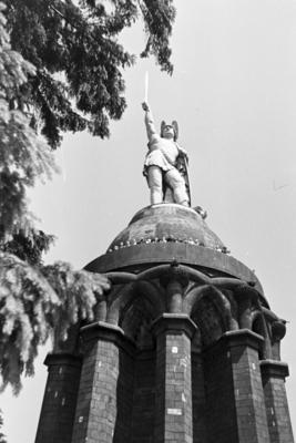 Bruchsal Schloss Das große Hermannsdenkmal im Teutoburger Wald, Deutschland 1930er Jahre. The big Hermannsdenkmal in the-stock-foto