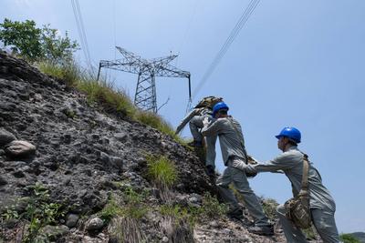 Three Gorges Energy Inspection in Yichang-stock-foto