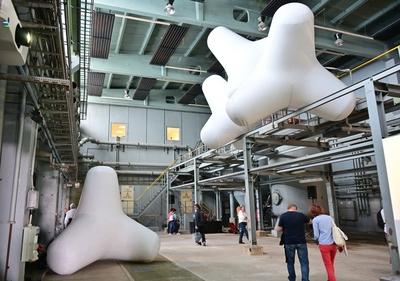 Kunst trifft Kraft ? Begegnungen im Heizkraftwerk Chemnitz-Nord-stock-foto