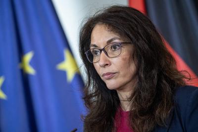 Pressekonferenz Viertes Treffen der Allianz f?r Transformation im Bundeskanzleramt Yasmin Fahimi, Vorsitzende Deutscher-stock-foto