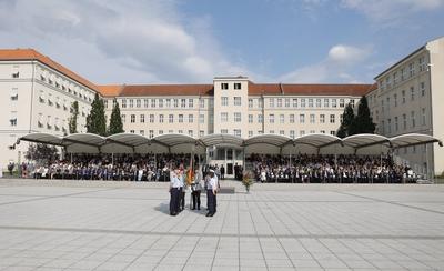 Deutschland, Berlin, Feierliches Gel?bnis von rund 250 Rekrutinnen und Rekruten der Bundeswehr anl?sslich des 81. Jahres-stock-foto