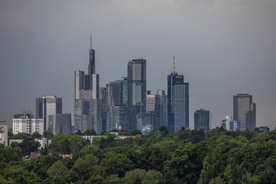 Skyline am Abend-stock-foto