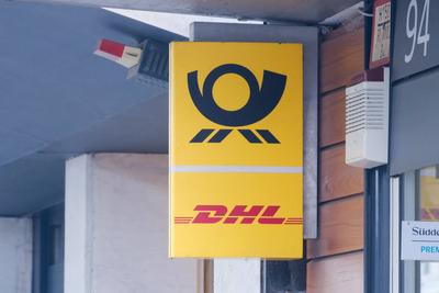 D?sseldorf 07.06.2025 Deutsche Post DHL Filiale Briefe Pakete Briefpost Paketshop Postamt D?sseldorf Nordrhein-Westfalen-stock-foto