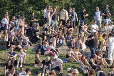 Rave against the Zaun im G?rlitzer Park. Protest gegen Umz?unung des Gr?litzer Parks in Berlin-Kreuzberg-stock-photo