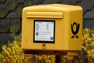 Deutsche Post Briefkasten in Siegen-stock-foto