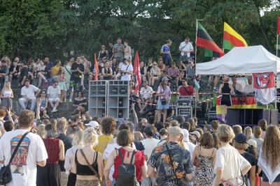 Rave against the Zaun im G?rlitzer Park. Protest gegen Umz?unung des Gr?litzer Parks in Berlin-Kreuzberg-stock-photo