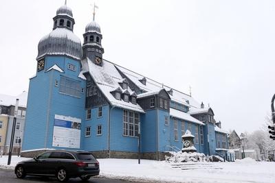 Schneelage im Oberharz stabil Die Marktkirche Zum Heiligen Geist in Clausthal-Zellerfeld in einem winterlichen Kleid. Cl-stock-foto
