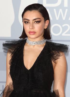 40th Brit Awards Red Carpet arrivals London.UK. Charli XCX (real name: Charlotte Emma Aitchison) at 40th Brit Awards Red-stock-foto