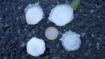 Heftige Gewitter, Unwetter und Hagelschlag beendeten am Sonntagnachmittag das Sommerwetter in Deutschland. In S?ddeutsch-stock-foto