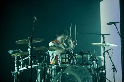 The 1975 The English indie rock band The 1975 performs a live concert at Oslo Spektrum. Here drummer George Daniel is se-stock-foto