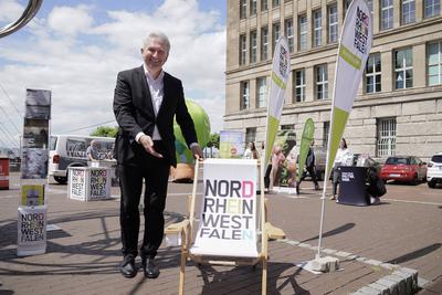 News Bilder des Tages Presse-Briefing mit Wirtschaftsminister Pinkwart zur neuen Sommerkampagne fuer den Tourismus Aktue-stock-foto