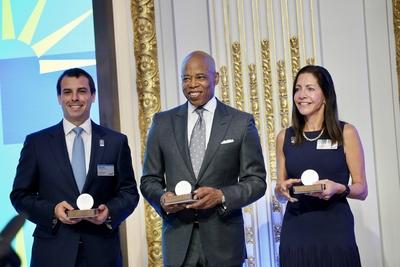 Nyc mayor adams rings nyse opening bell with fifa ny/nj host committee.-stock-foto