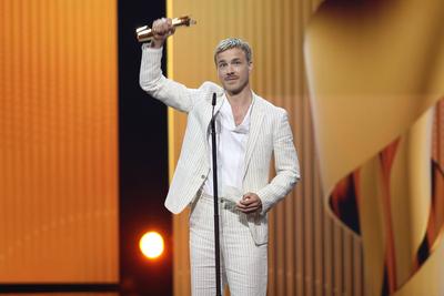 Deutscher Filmpreis 2022 Preistr?ger BESTE M?NNLICHE HAUPTROLLE Albrecht Schuch LIEBER THOMAS bei der Verleihung der Lo-stock-foto