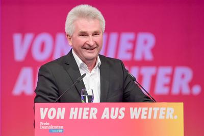 75. Ordentlicher Landesparteitag der FDP-NRW am 02.04 2022 in der Mercrtorhalle in Duisburg Prof. Dr. Andreas Pinkwart-stock-foto
