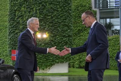 GER, Berlin, Bildtermin bei der Begrue?ung des Ministerpraesidenten des Koenigreichs Norwegen, Jonas Gahr St?re, durch Bundeskanzler Merz ohne militaerischen Ehren, 21.07.2025-stock-foto