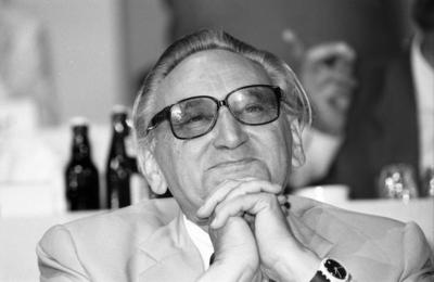 Egon Bahr (SPD-Politiker) 08/88 h?r Egon Bahr auf dem Parteitag der SPD vom 30.08. bis 02.09.1988 in M?nster Deutschlan-stock-foto