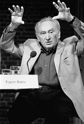 Egon Bahr TAZ - Kongress, Abschlu?veranstaltung der TAZ - Kongress - Tour durch Deutschland, in der Akademie der K?nste-stock-photo
