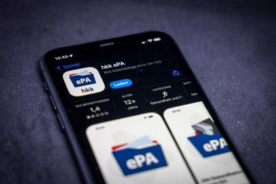 Apple App Store auf einem iPhone. Elektronische Patientenakte. - hkk ePA // 05.12.2024 *** Apple App Store on an iPhone-stock-foto